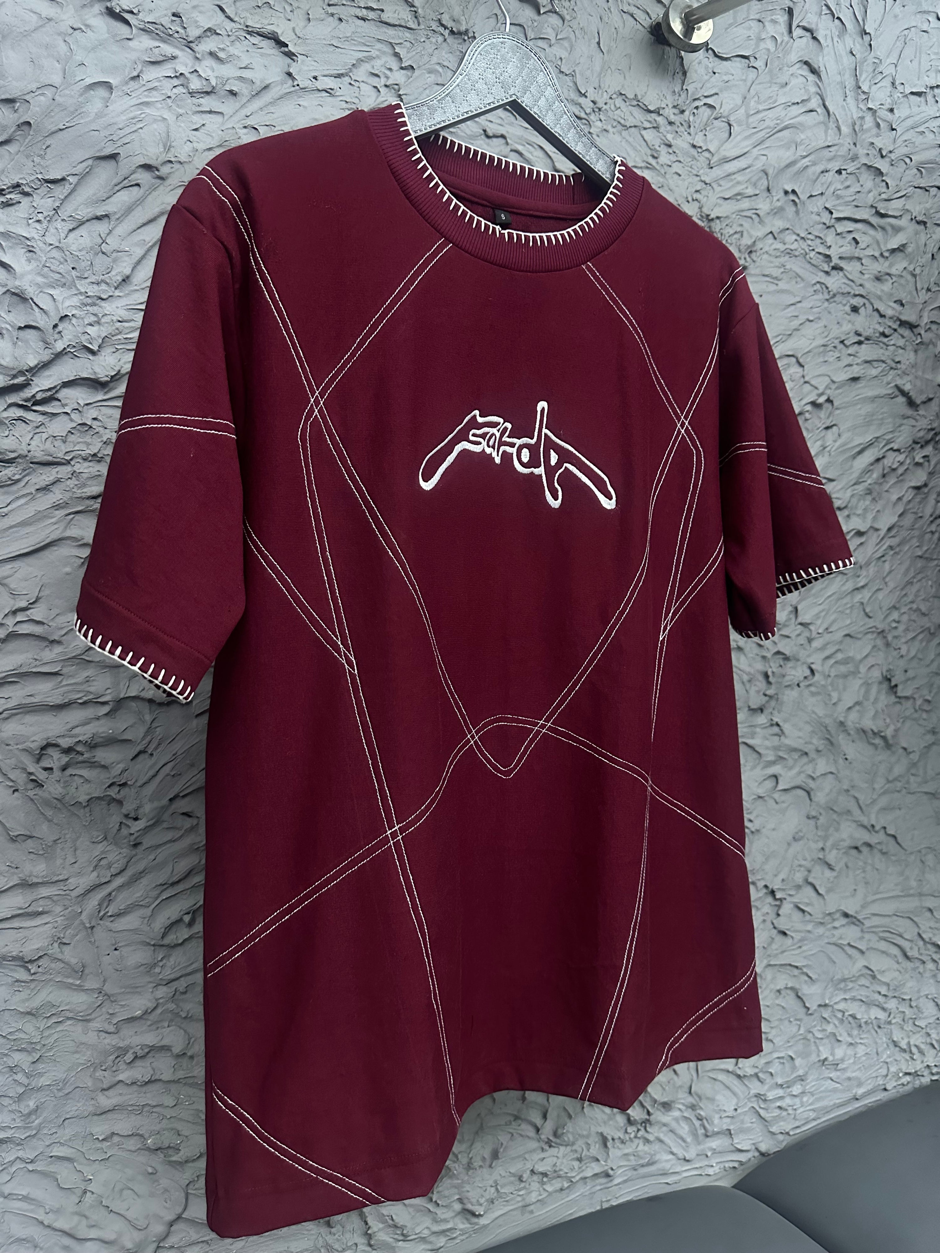 AXIOM TEE: MAROON