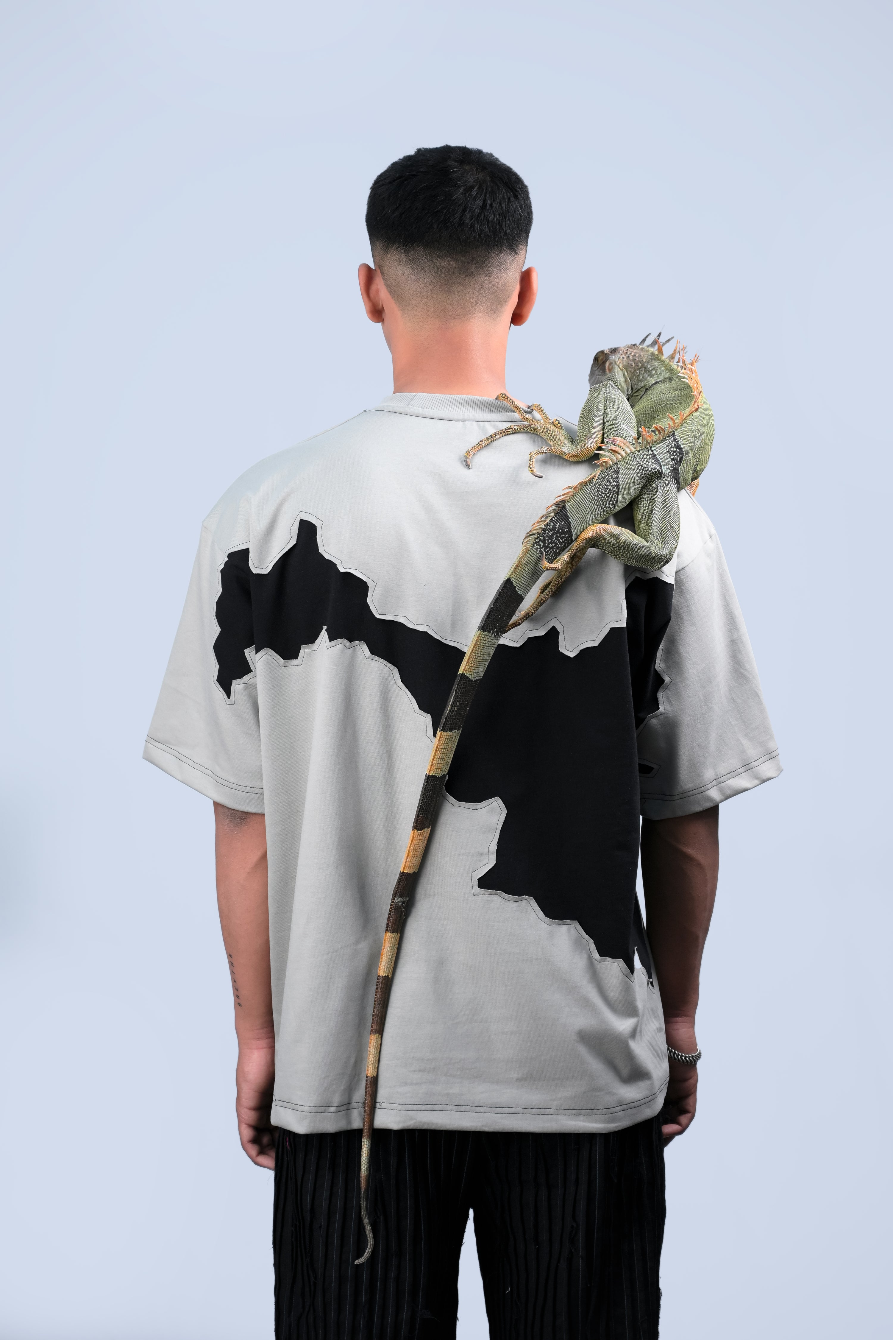 AUTOGRAPH TEE: LIFEGRAY (UNISEX)