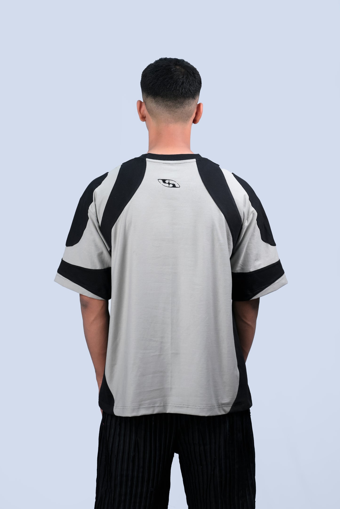 AKRA TEE (UNISEX)