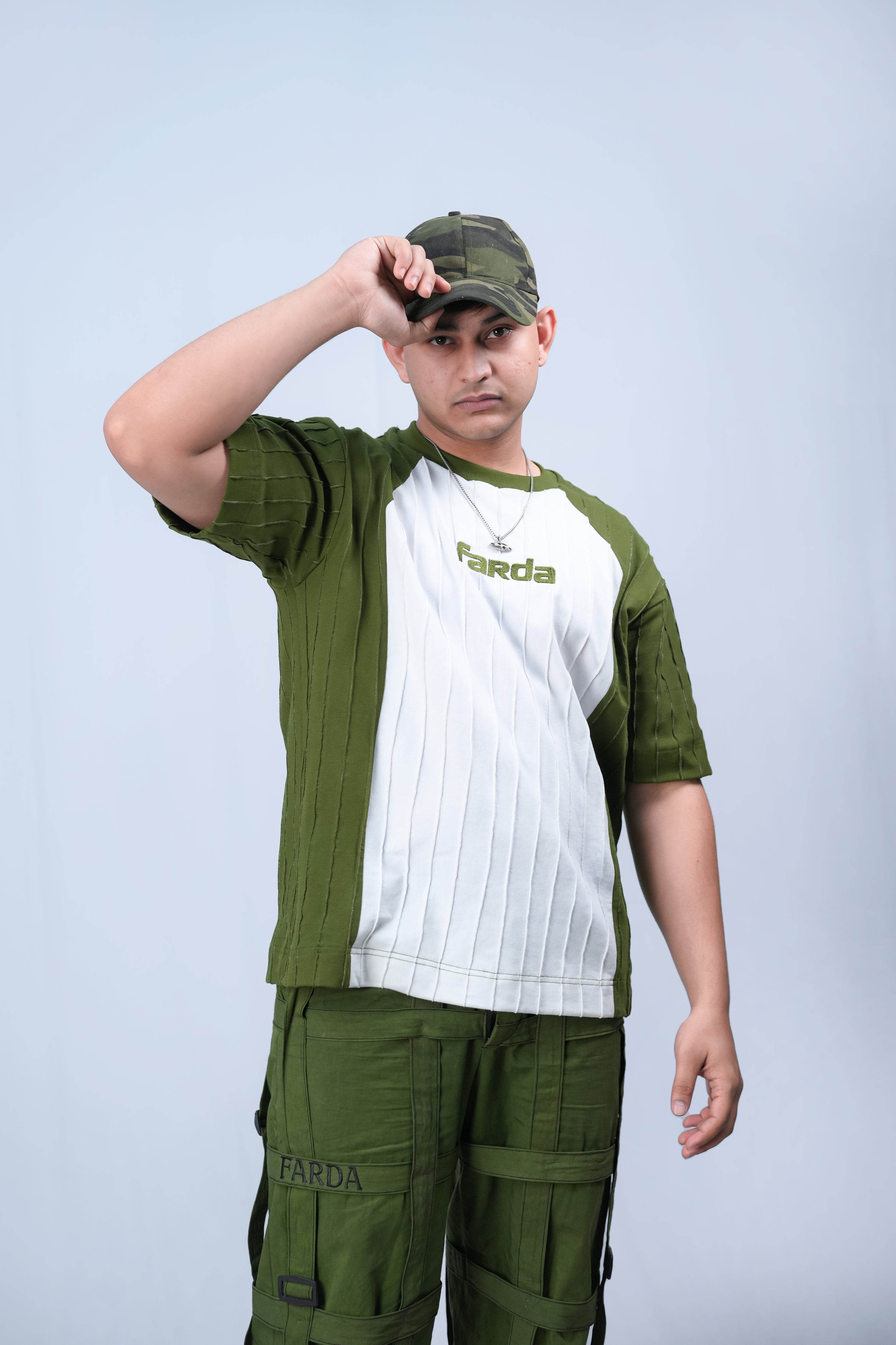 IZAZ TEE: WHITE/GREEN (UNISEX)