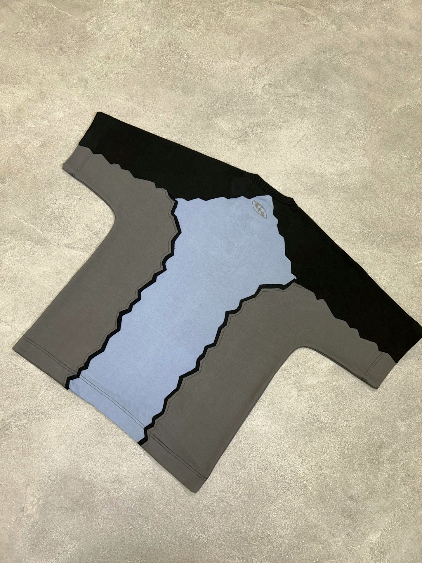 HEXA TEE: BLUE/BLACK/GRAY