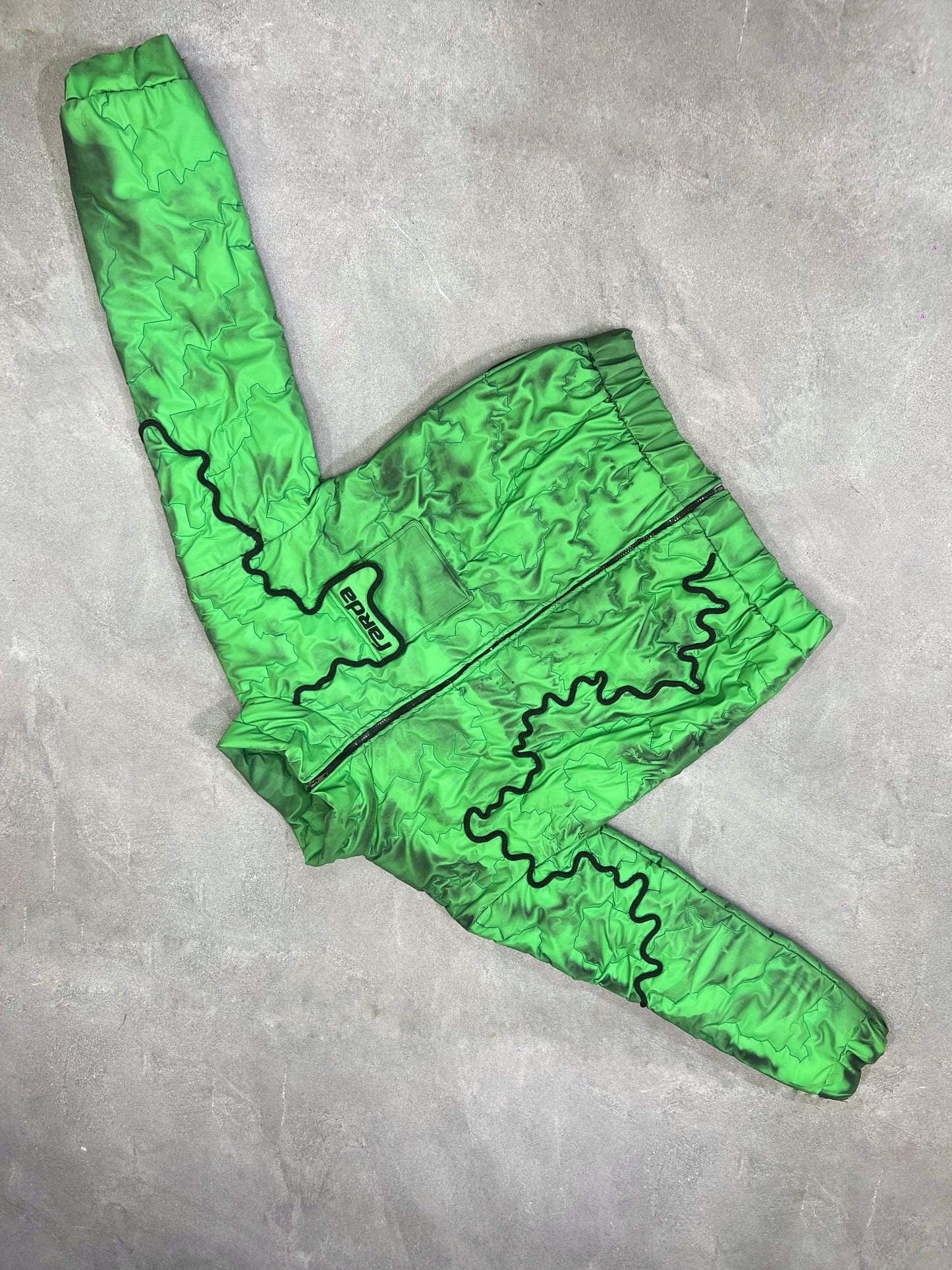 2.6 THERMOCHROMIC JACKET (GREEN ON GREEN)