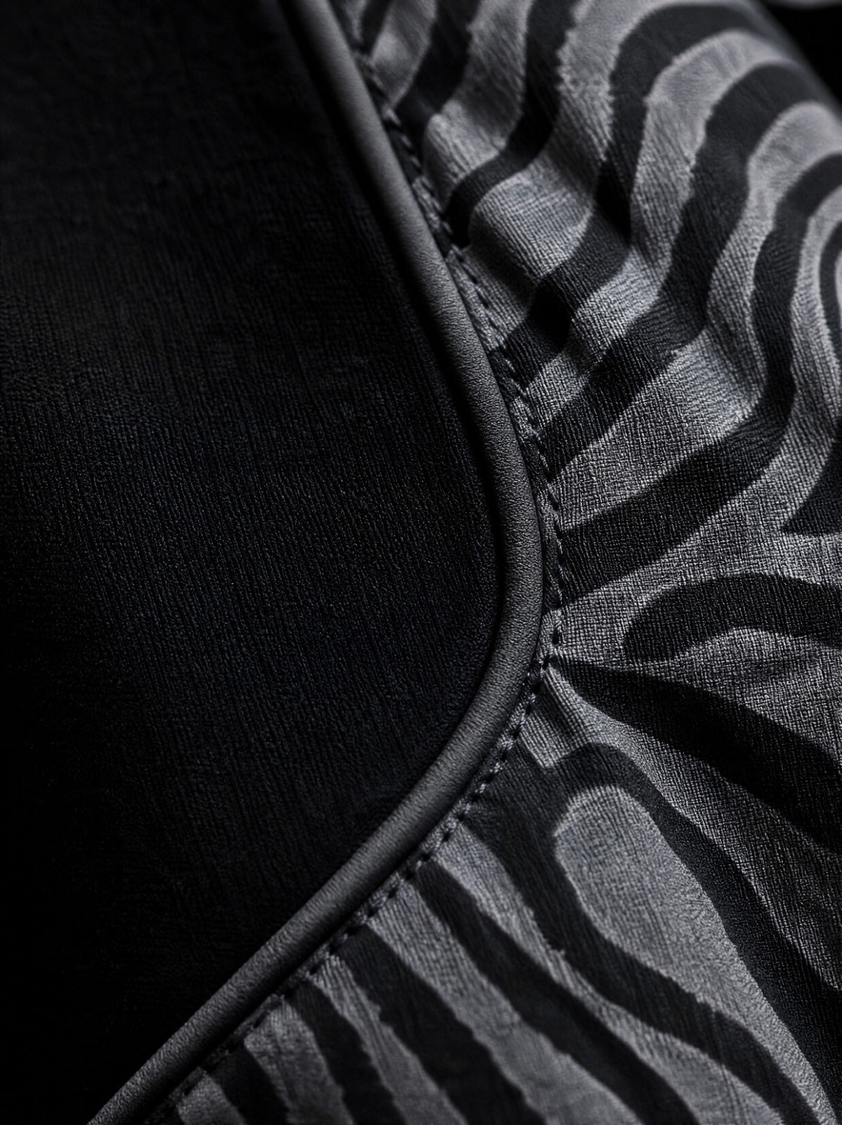 EZBRA TEE: PIECE OF NIGHT