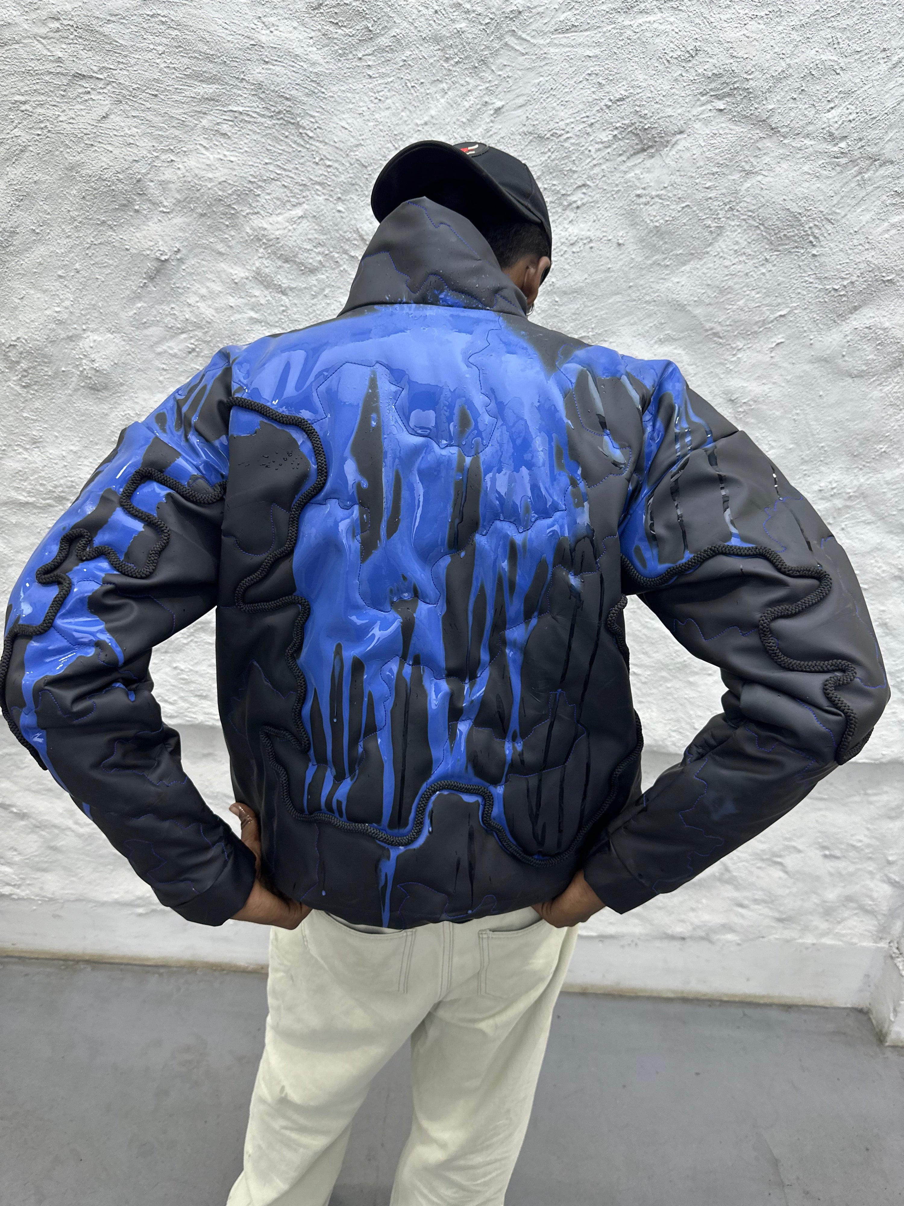 THERMOCHROMIC JACKET: BLUE BLACK