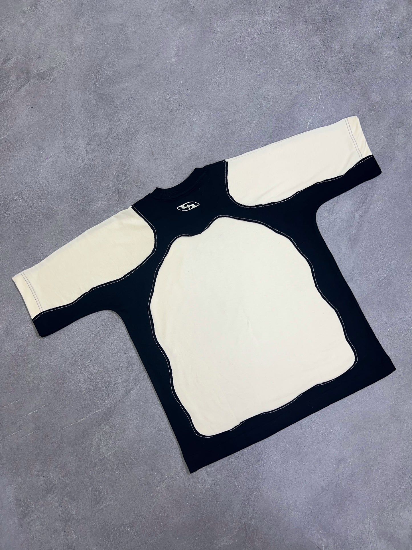 COUPLET TEE: BIEGE/BLACK