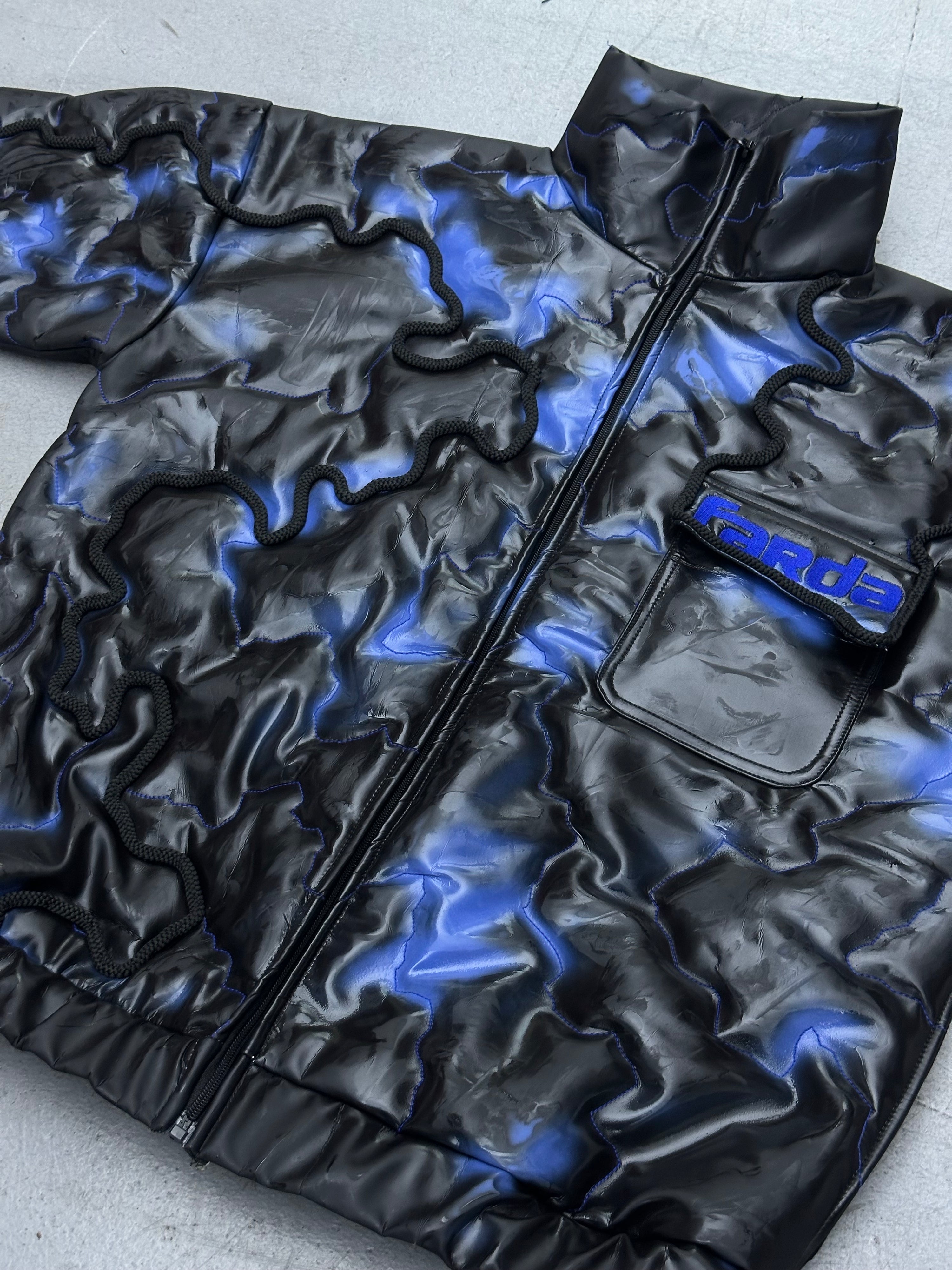 THERMOCHROMIC JACKET: BLUE BLACK