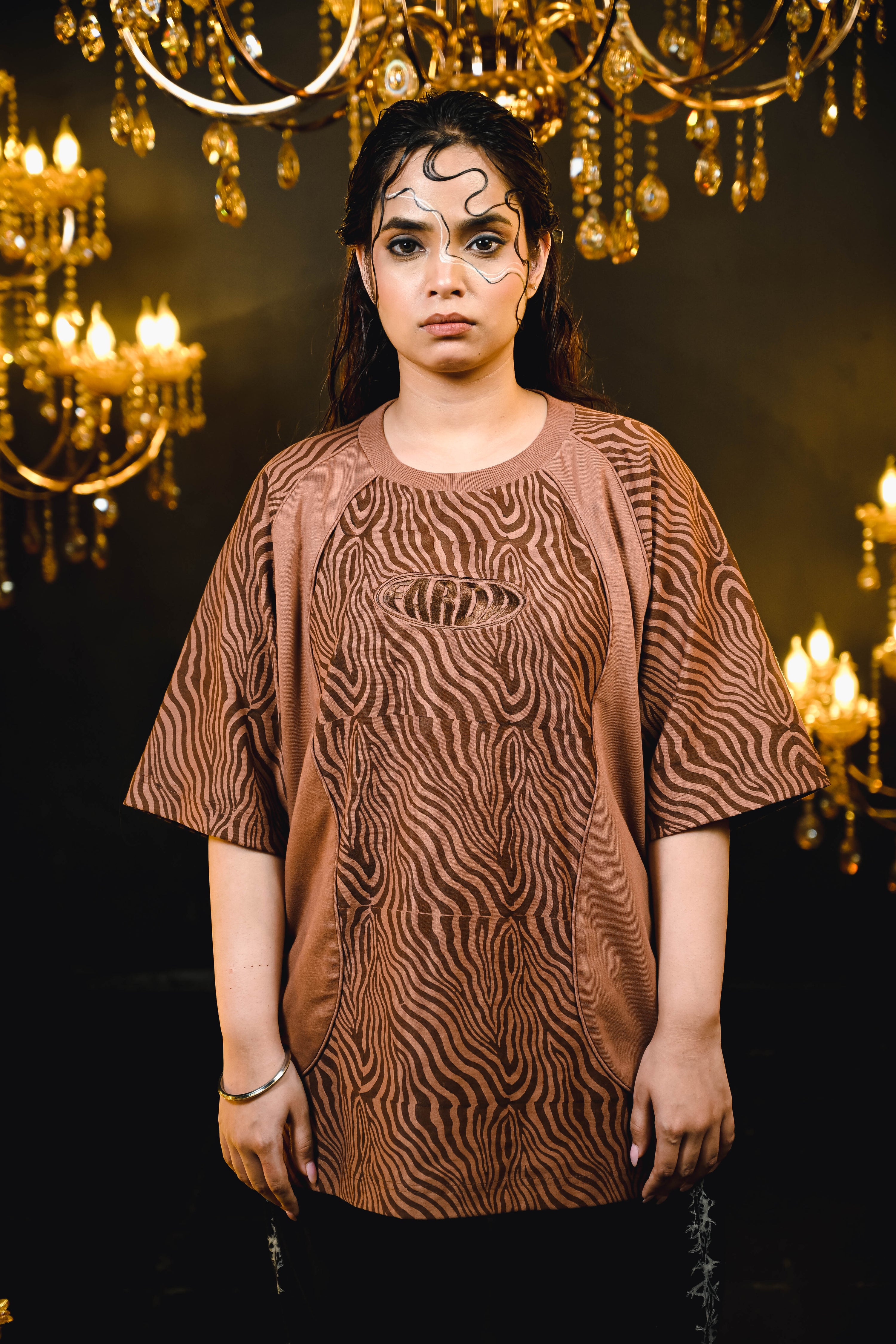 EZBRA TEE: WHISKEY [UNISEX]
