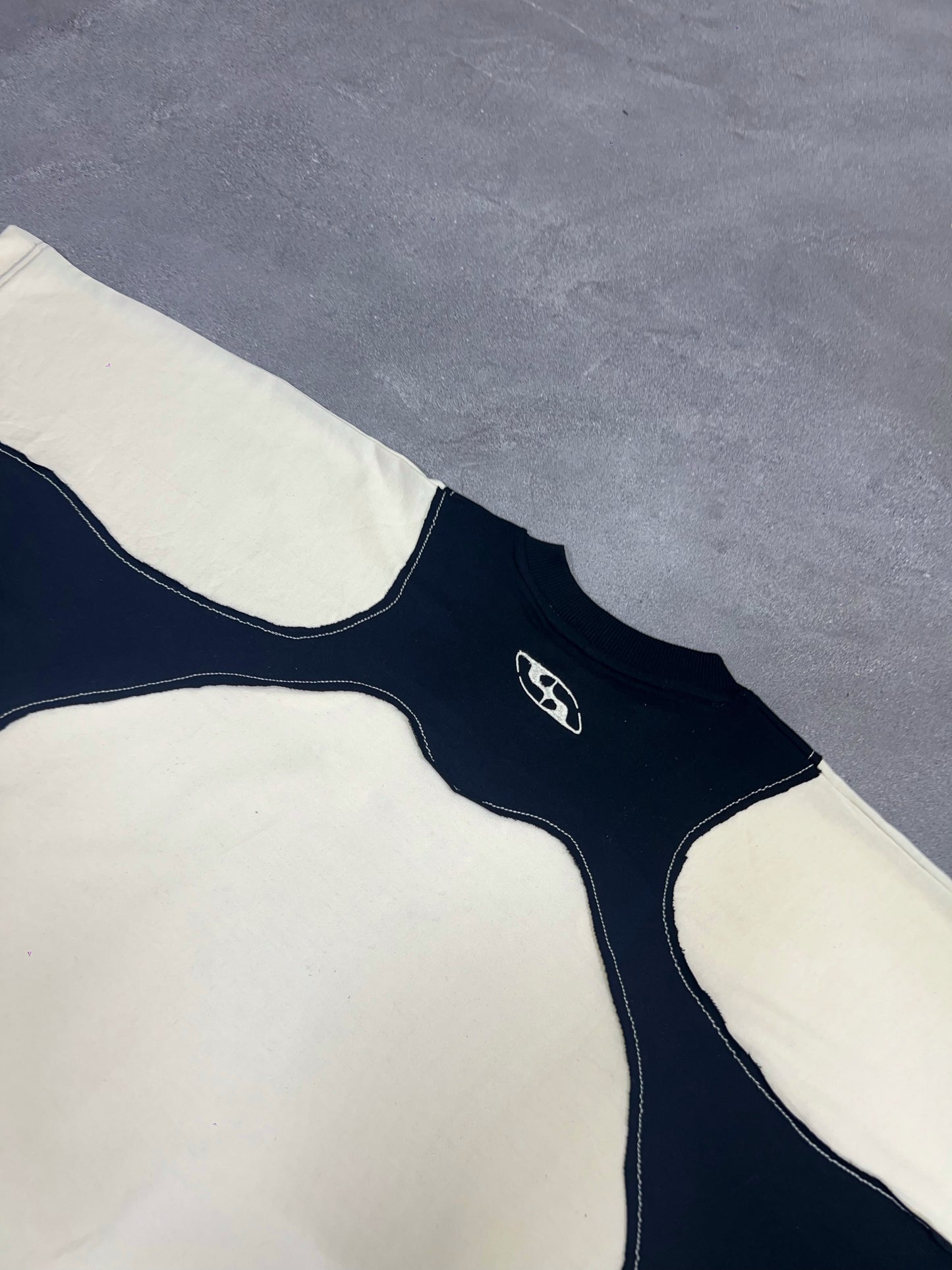COUPLET TEE: BIEGE/BLACK