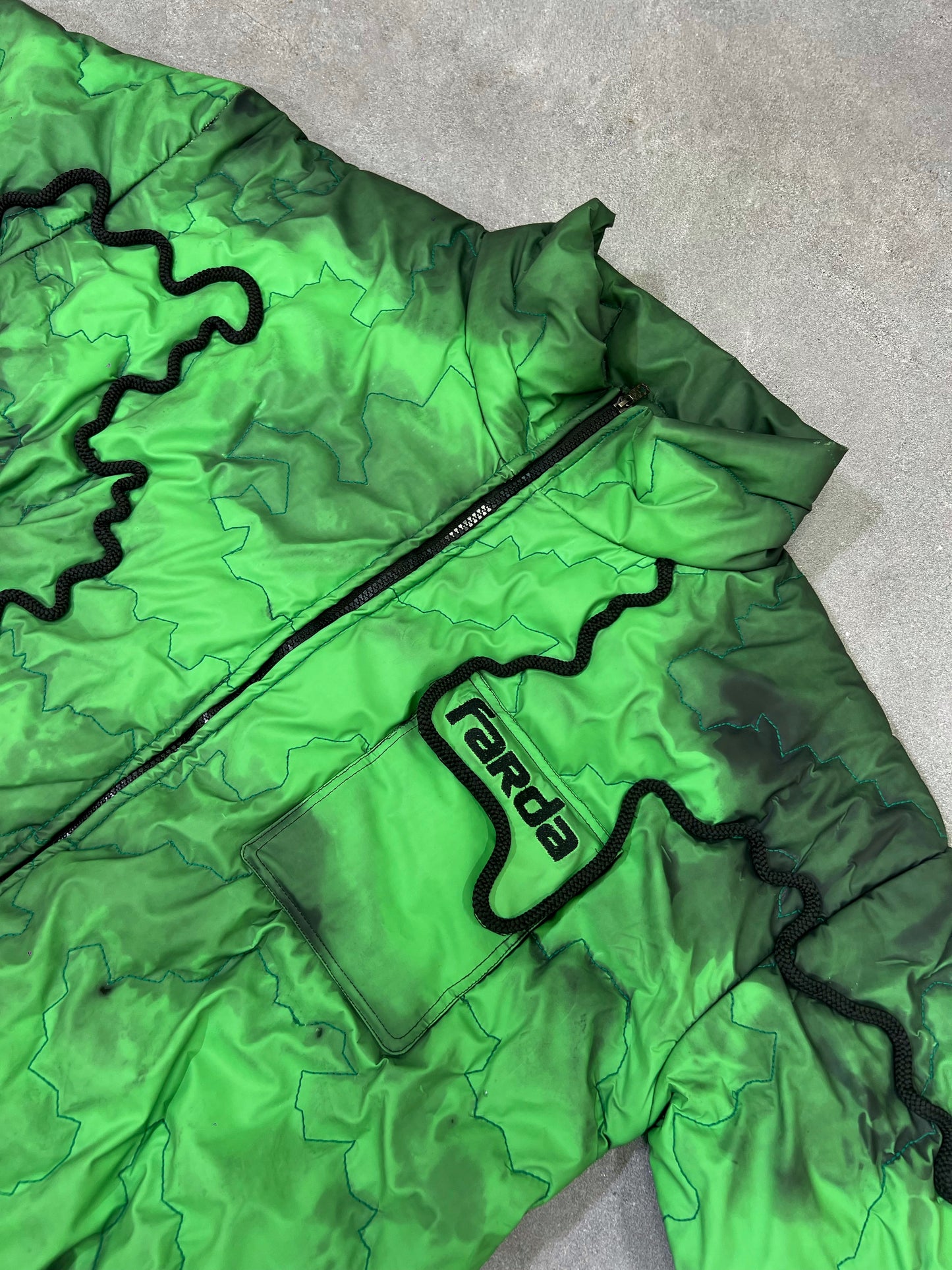 2.6 THERMOCHROMIC JACKET (GREEN ON GREEN)