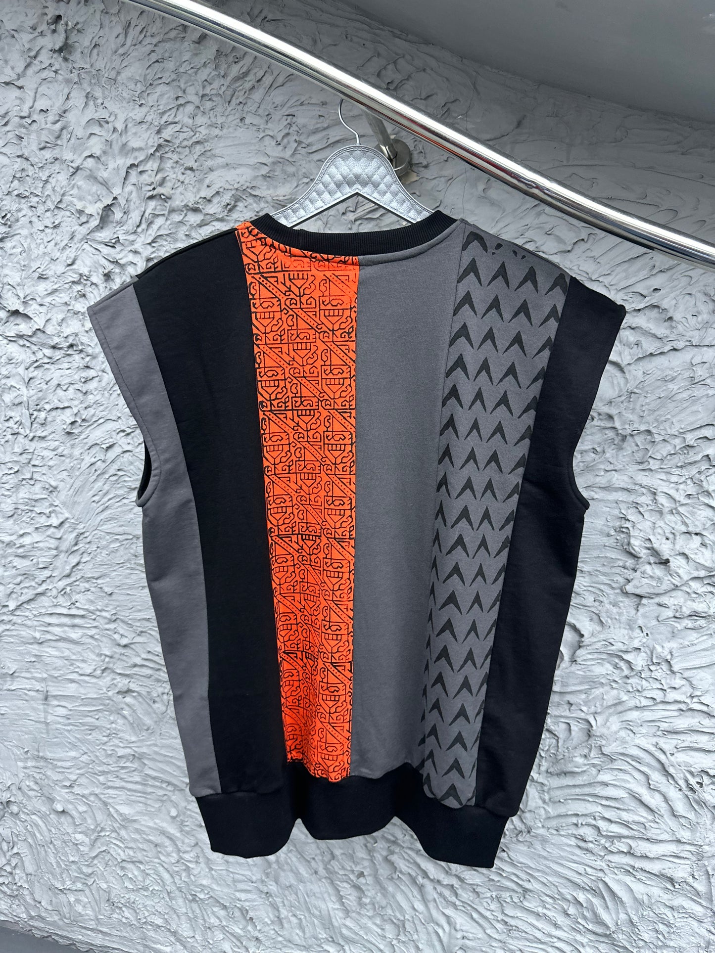 KOA SLEEVELESS TEE
