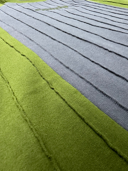 IZAZ TEE: GREEN/GRAY
