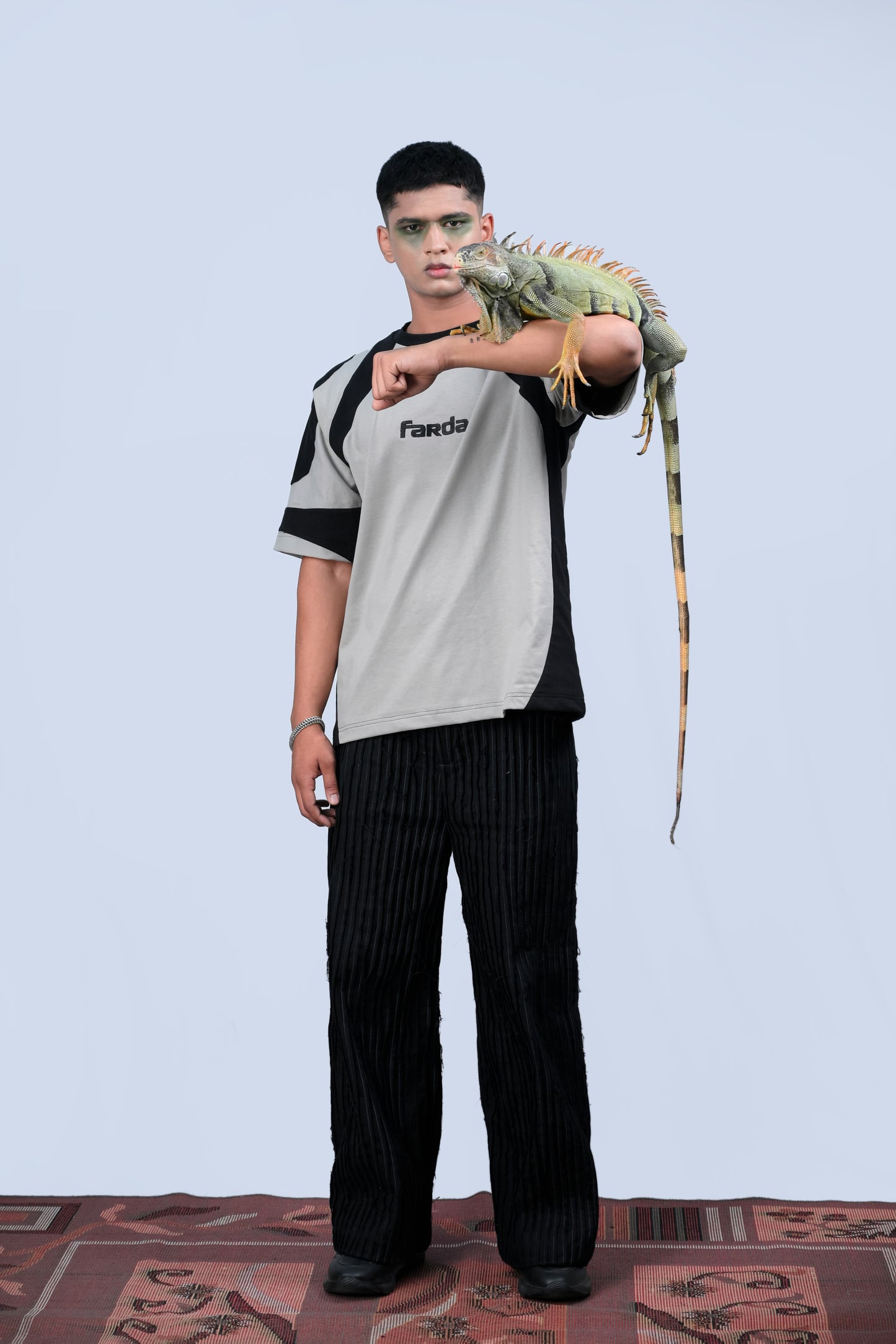 AKRA TEE (UNISEX)